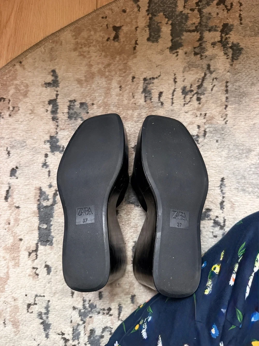 Zara sleek black
